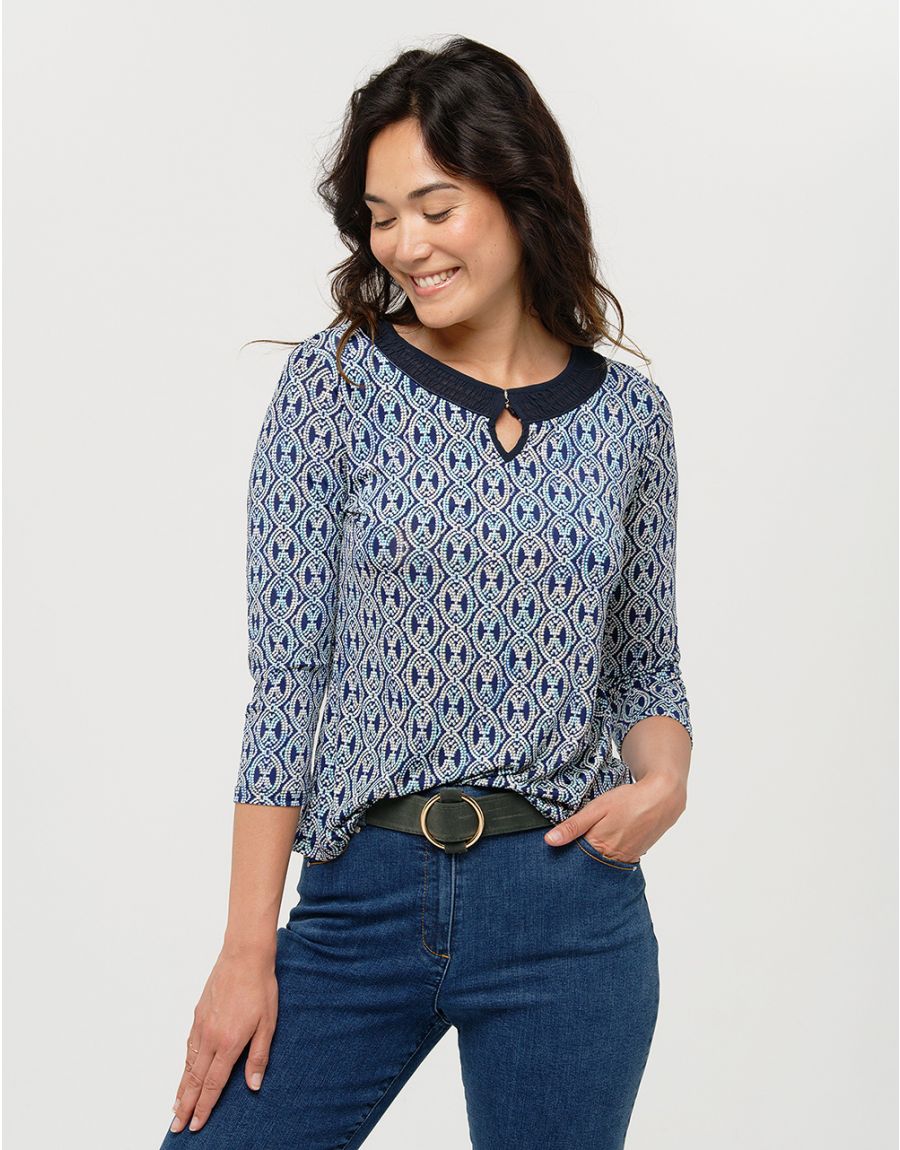 T-shirt bleu motifs