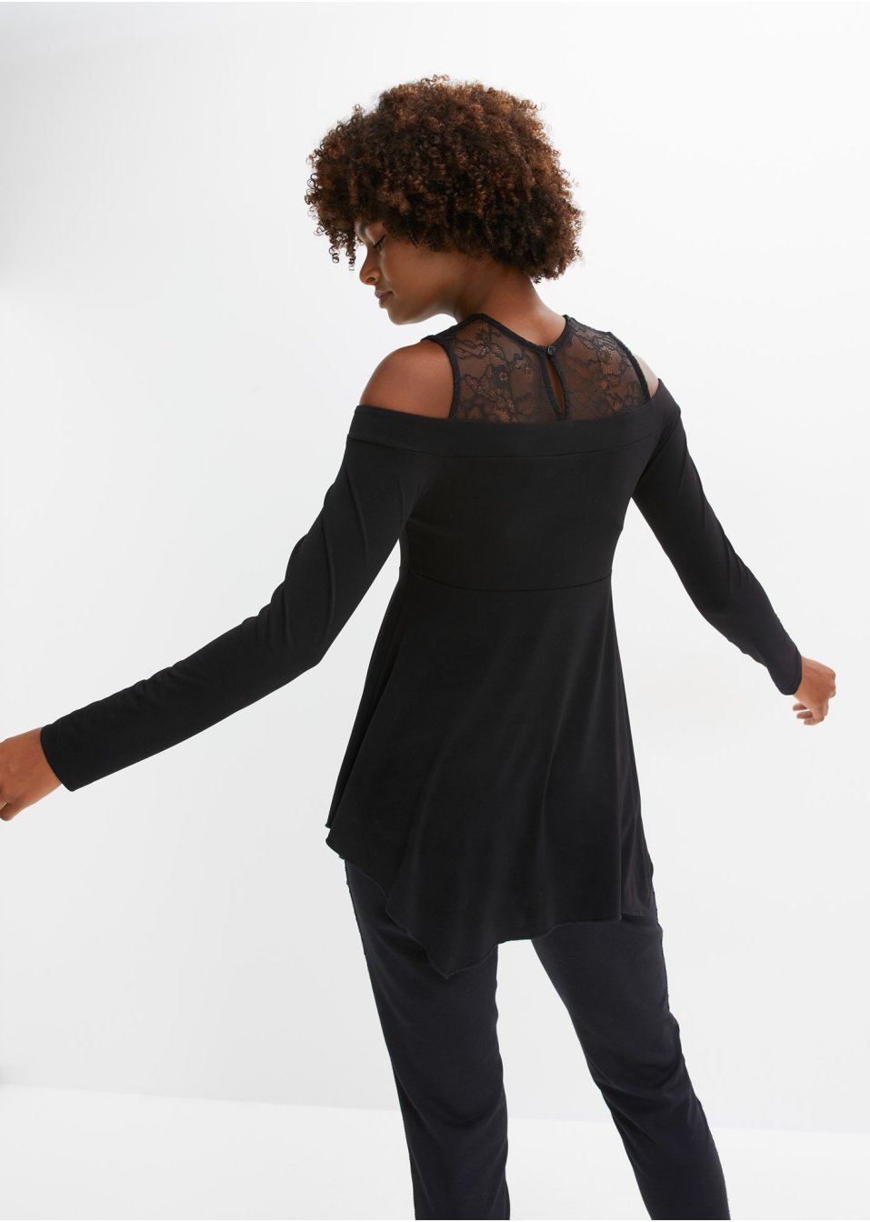 T-shirt manches longues épaules dénudées avec empiècement dentelle