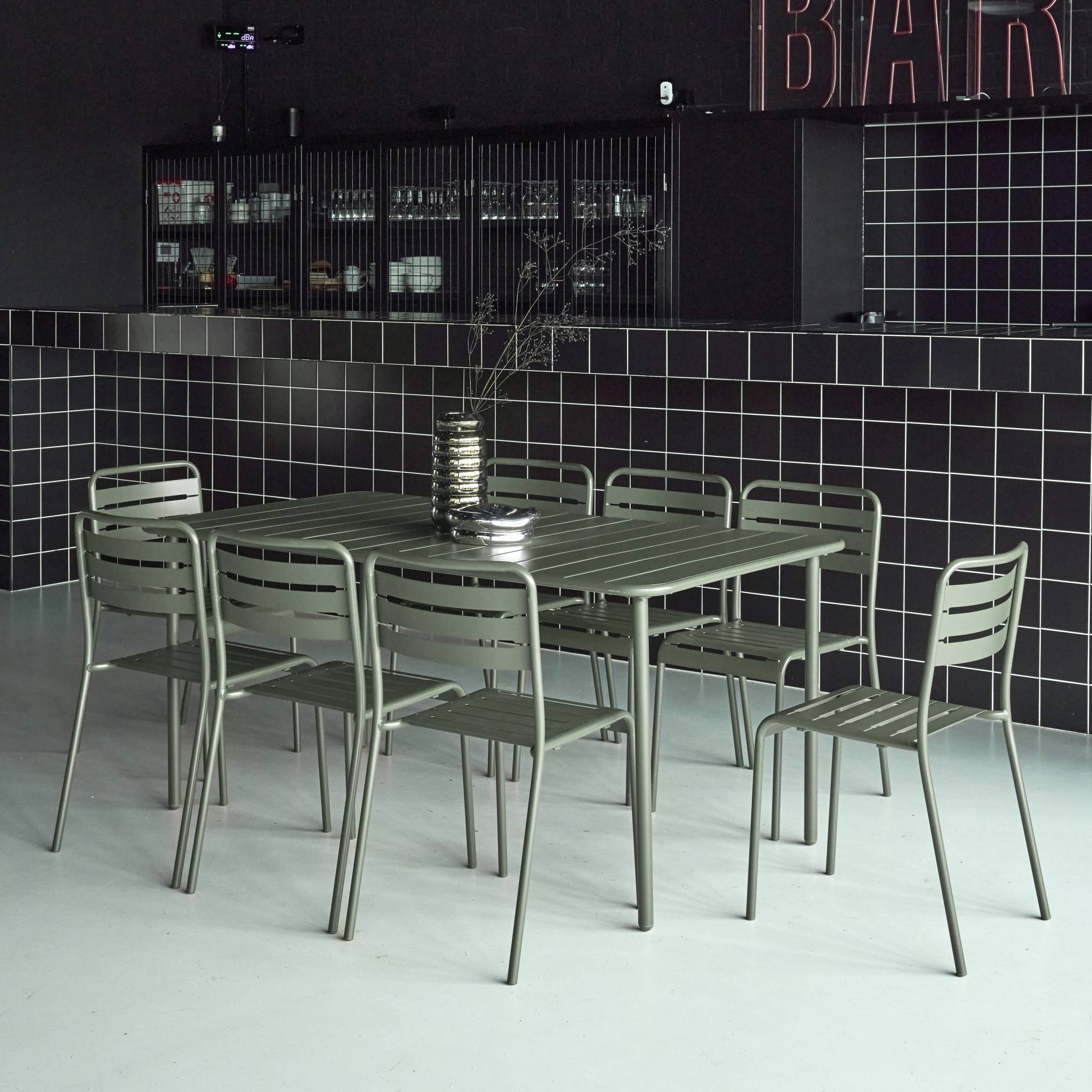 sweeek - Tuintafel met 8 stoelen metaal