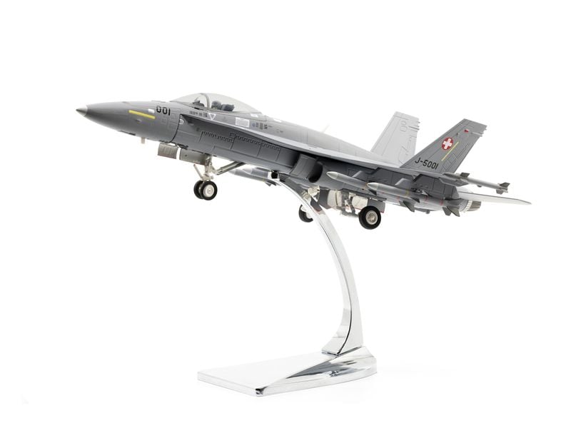 ACE F/A-18C Hornet J-5001 1:72 F/A-18C Hornet J-5001 ? Erstes Schweizer Kampfjet-Modell mit einzigartiger Nose-Art