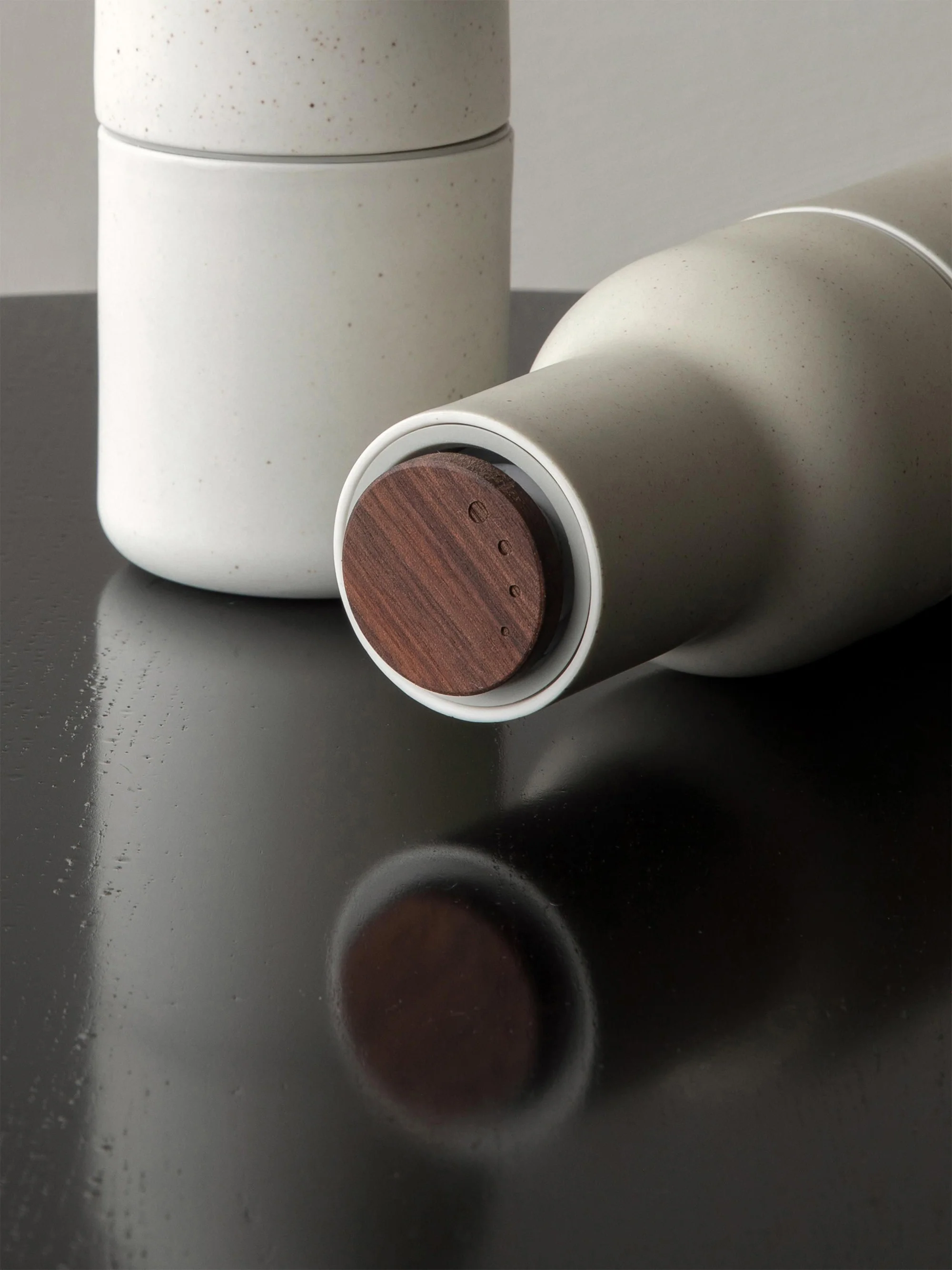 Zout- en pepermolen Bottle Grinder met walnootdeksel, 2-delig