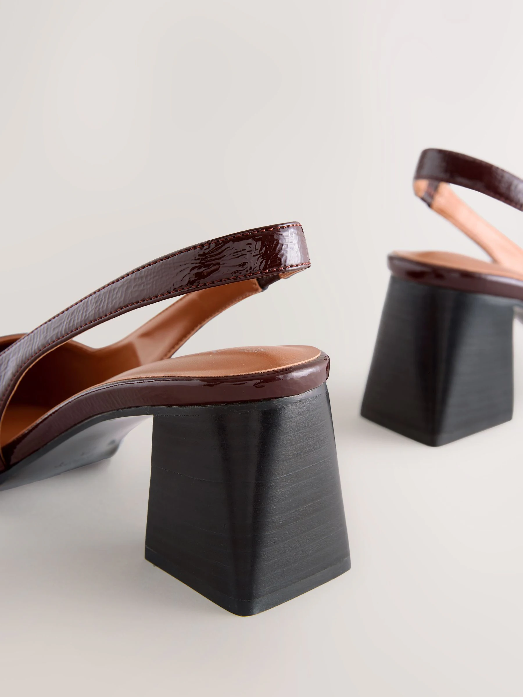 Bordeauxrood - Forever Comfort® Pointed Toe Slingback Block Heels