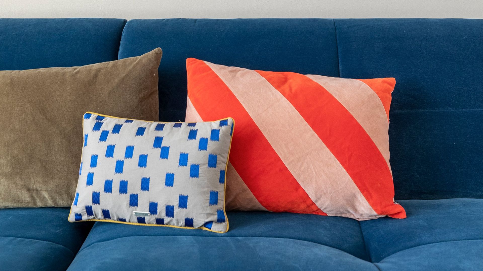 HKLIVING   Striped Velvet Koraal Sierkussen