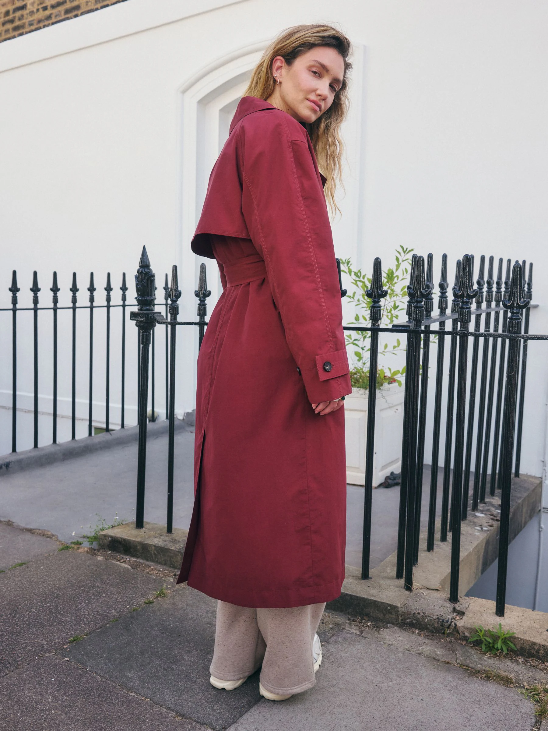 Bessenrood - Regenbestendige trenchcoat