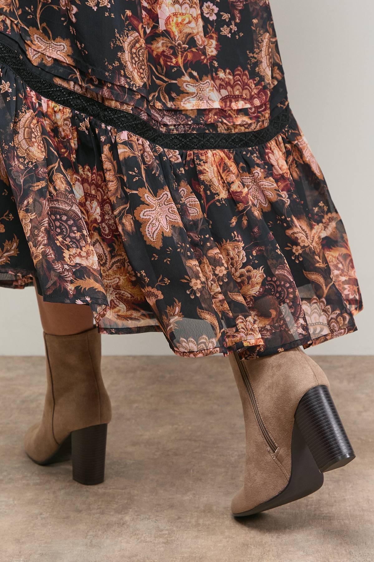Oasis Bottines Louisa en synthétique à Bout Rond avec Talon Haut Empilé