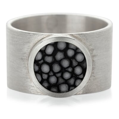 Fingerring Silber-Rochenleder breit, Schwarz, 56 (17,8 mm)