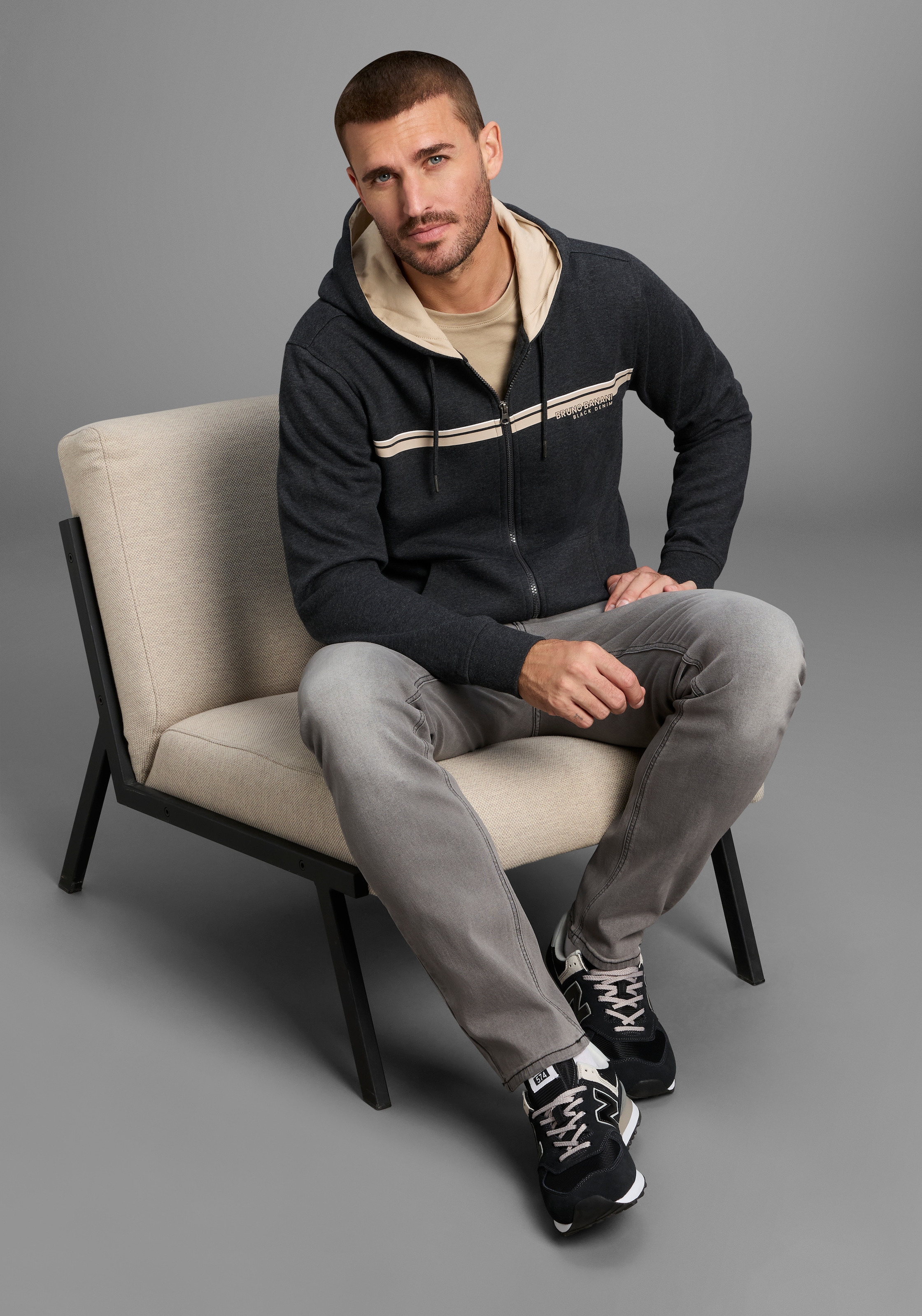Bruno Banani Sweatjacke , moderner Brustprint