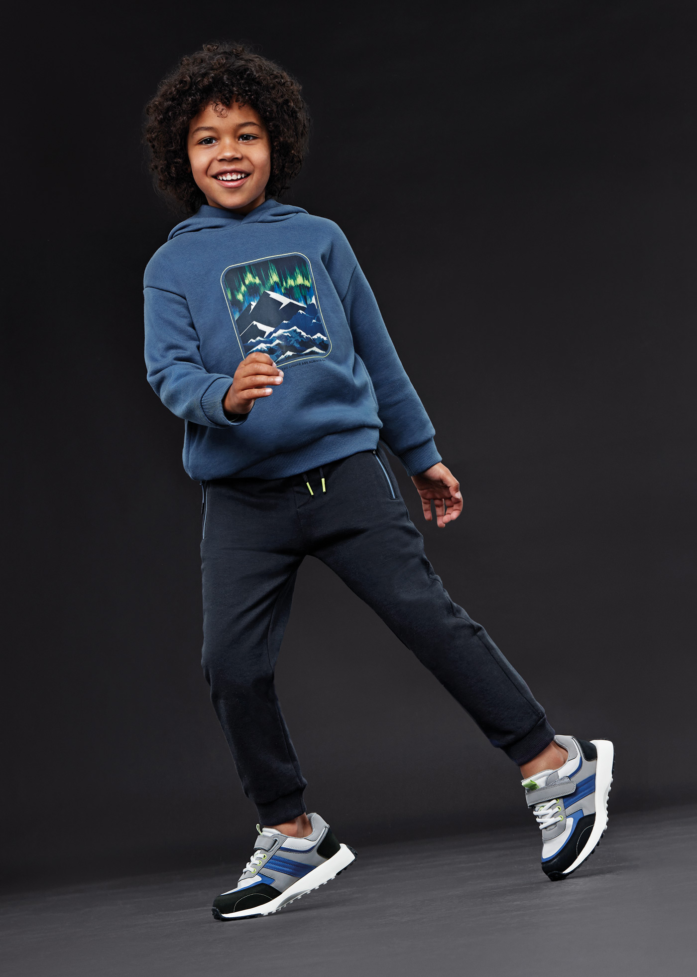 Conjunto de treino estampado de duas peças para meninos