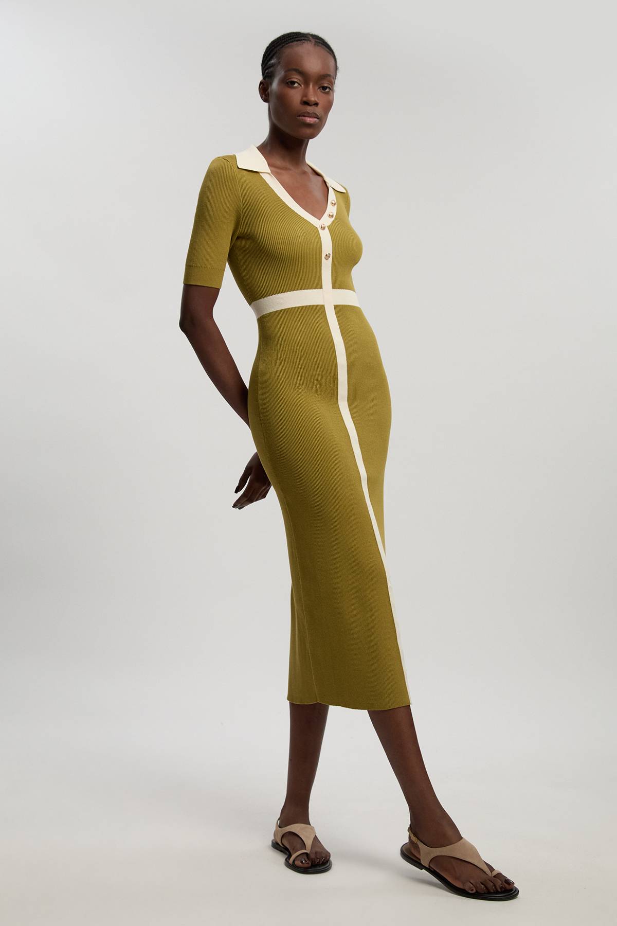 KarenMillen Robe Midi En Maille Côtelée À Manches Courtes Avec Col Et Détail Contrasté À La Taille