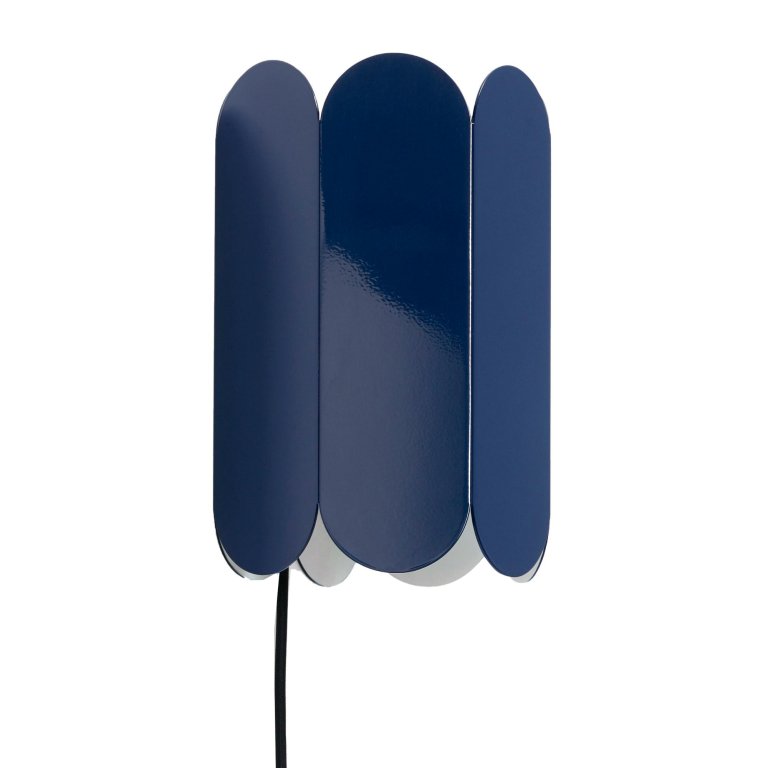 Hay Arcs wandlamp met stekker Cobalt Blue