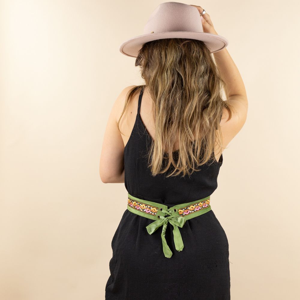 Moonrise velvet riem Gaia groen met borduring