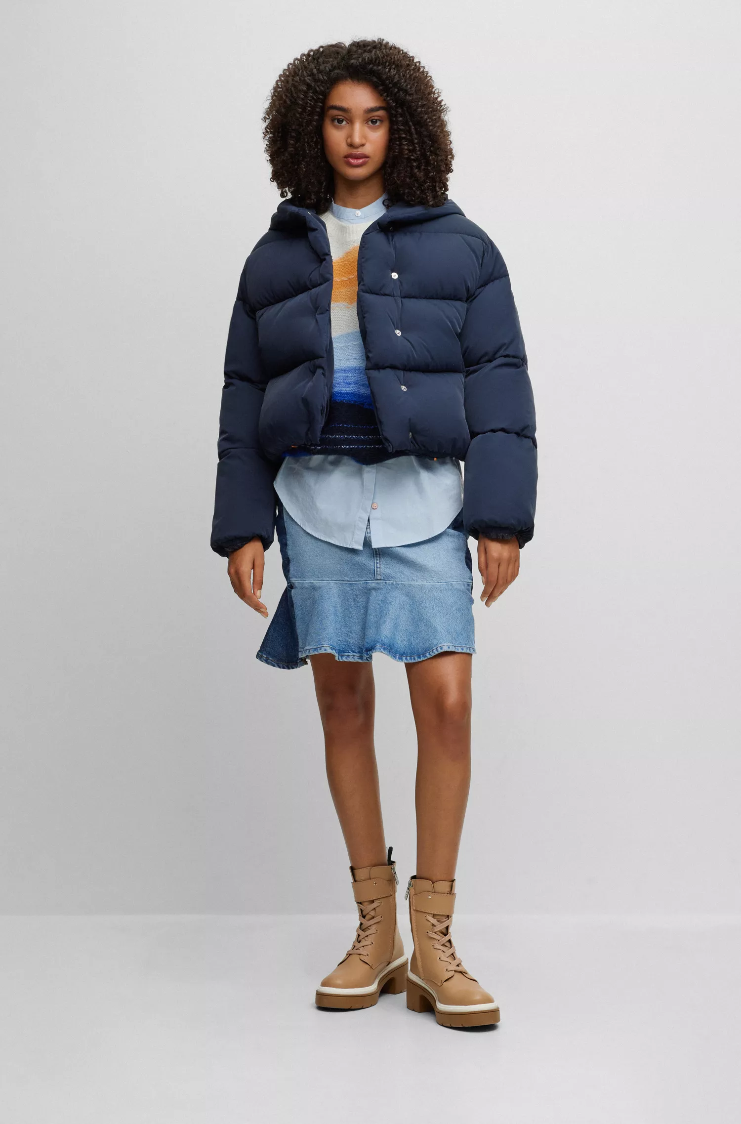 Jaqueta puffer preta com capuz da BOSS, em tecido texturizado com forro exclusivo.