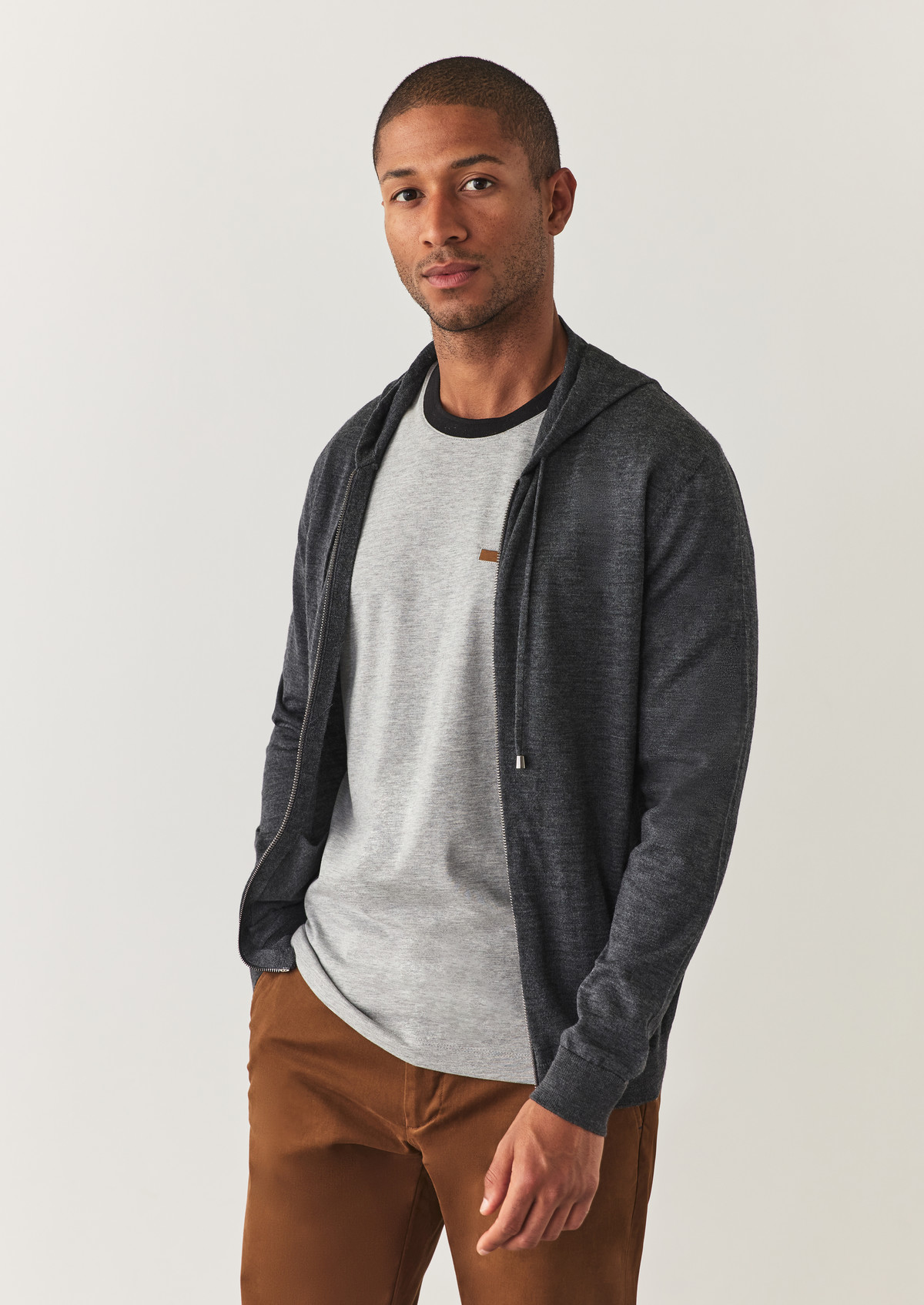 Gilet à capuche zippé en laine Mérinos unie grise