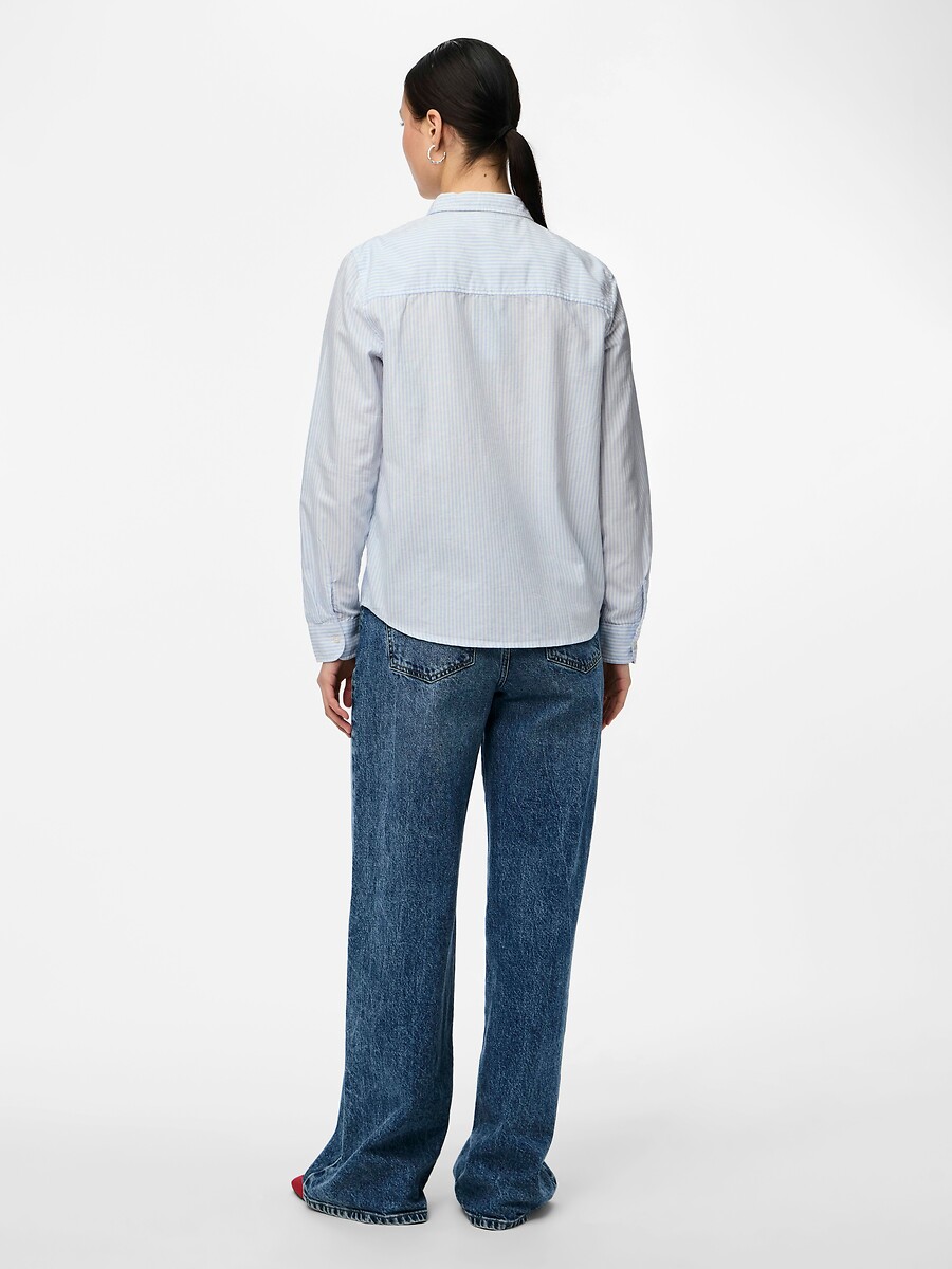 PEÇAS<br>Blusa com listras finas