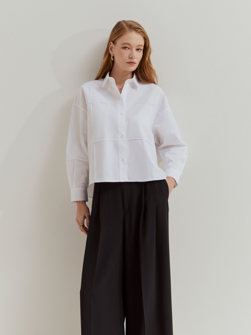 Camisa em algodão com costuras detalhadas