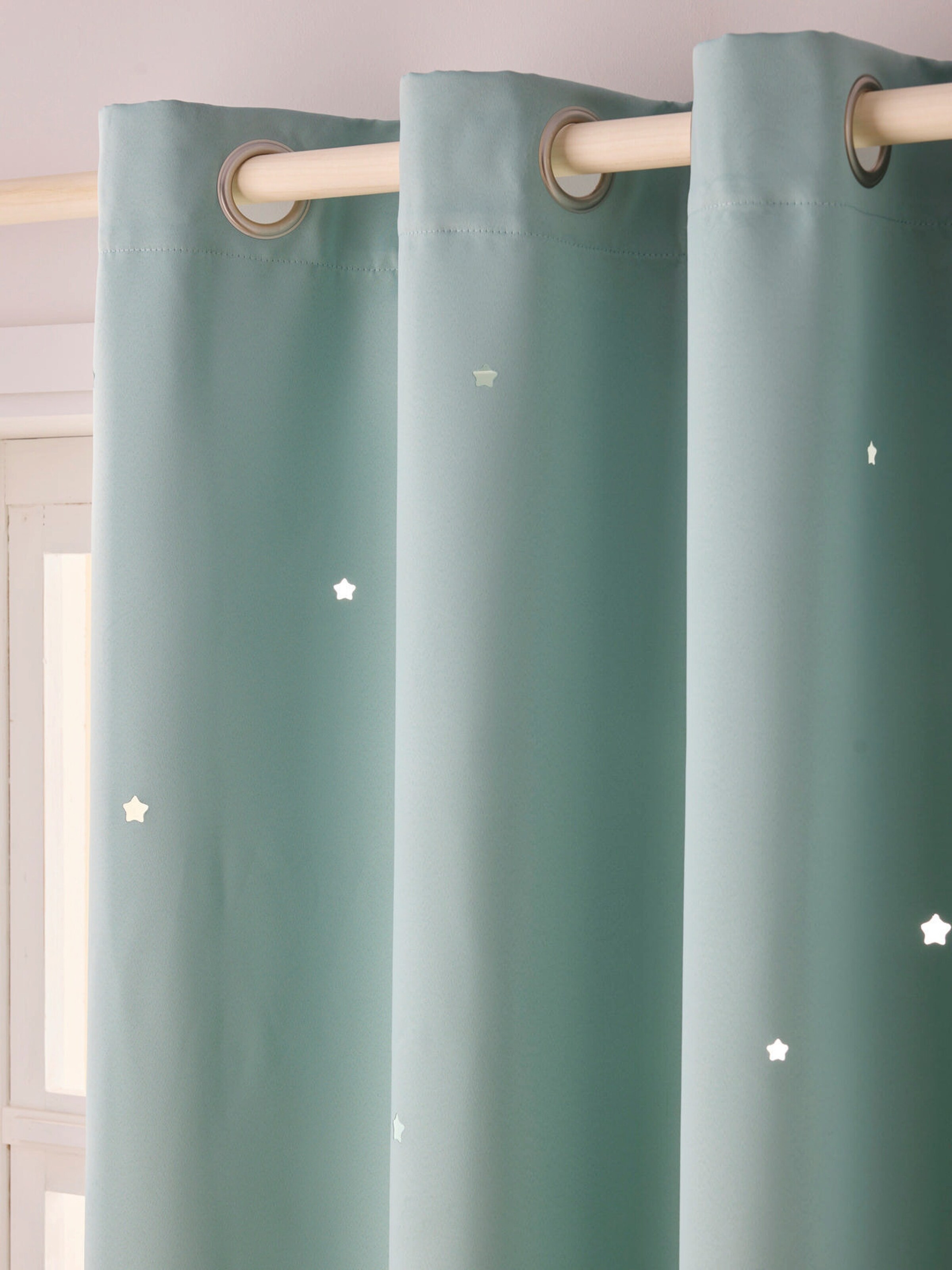 Vertbaudet Kinderzimmer Verdunkelungsvorhang mit ausgestanzten Motiven grün sterne