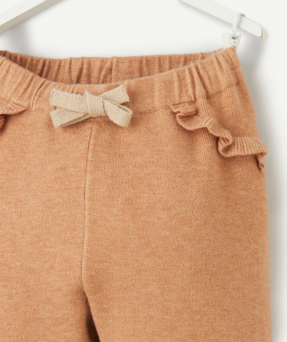 PANTALON DROIT BÉBÉ FILLE EN FIBRES RECYCLÉES MARRON AVEC VOLANTS