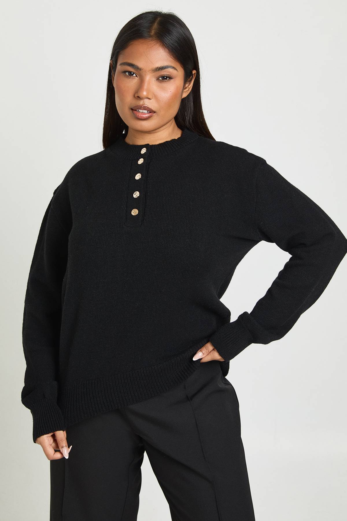 boohoo synthétiquell Col Rond à Boutons Dorés Grande Taille