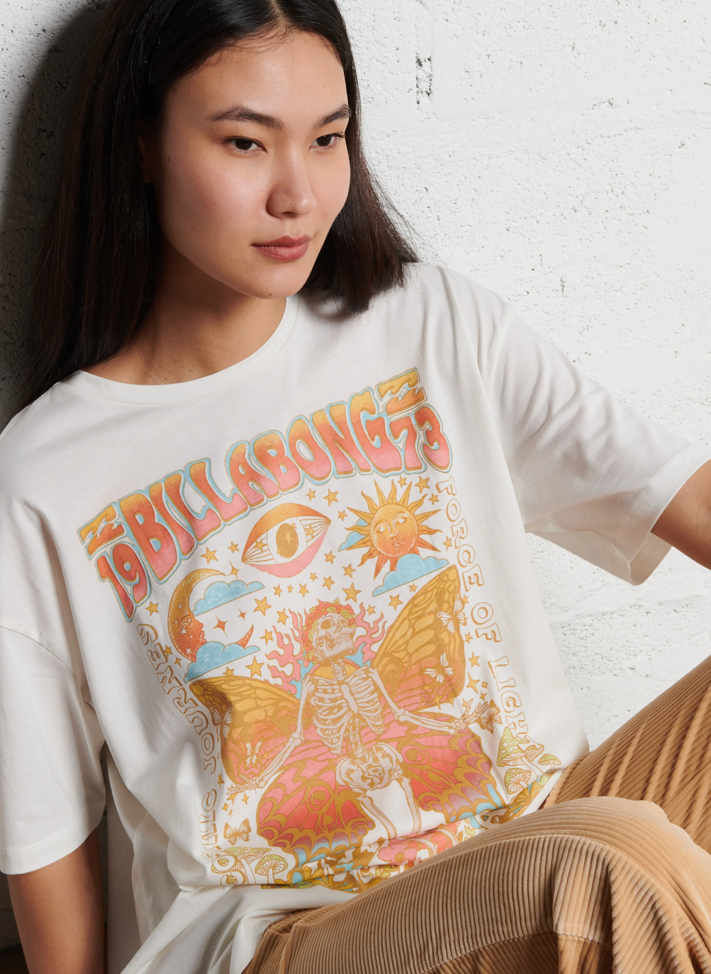 LOVE IS ALL - Tee-shirt droit col rond en coton sérigraphié | Blanc
