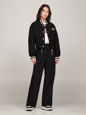 Jaqueta bomber cropped acolchoada estilo universitário