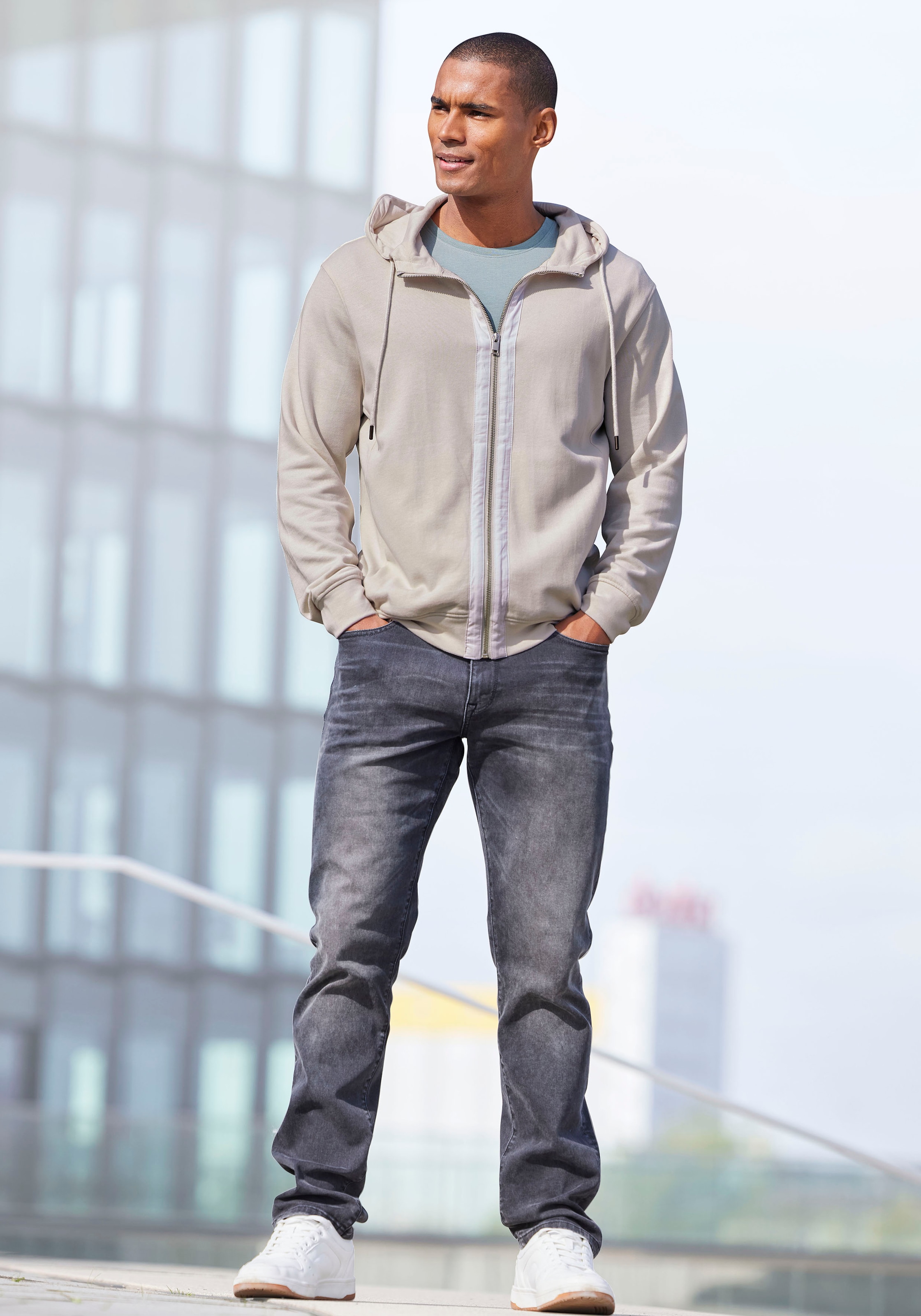 AUTHENTIC LE JOGGER Kapuzensweatjacke , Sweatjacke mit Eingrifftaschen aus Baumwoll-Mix