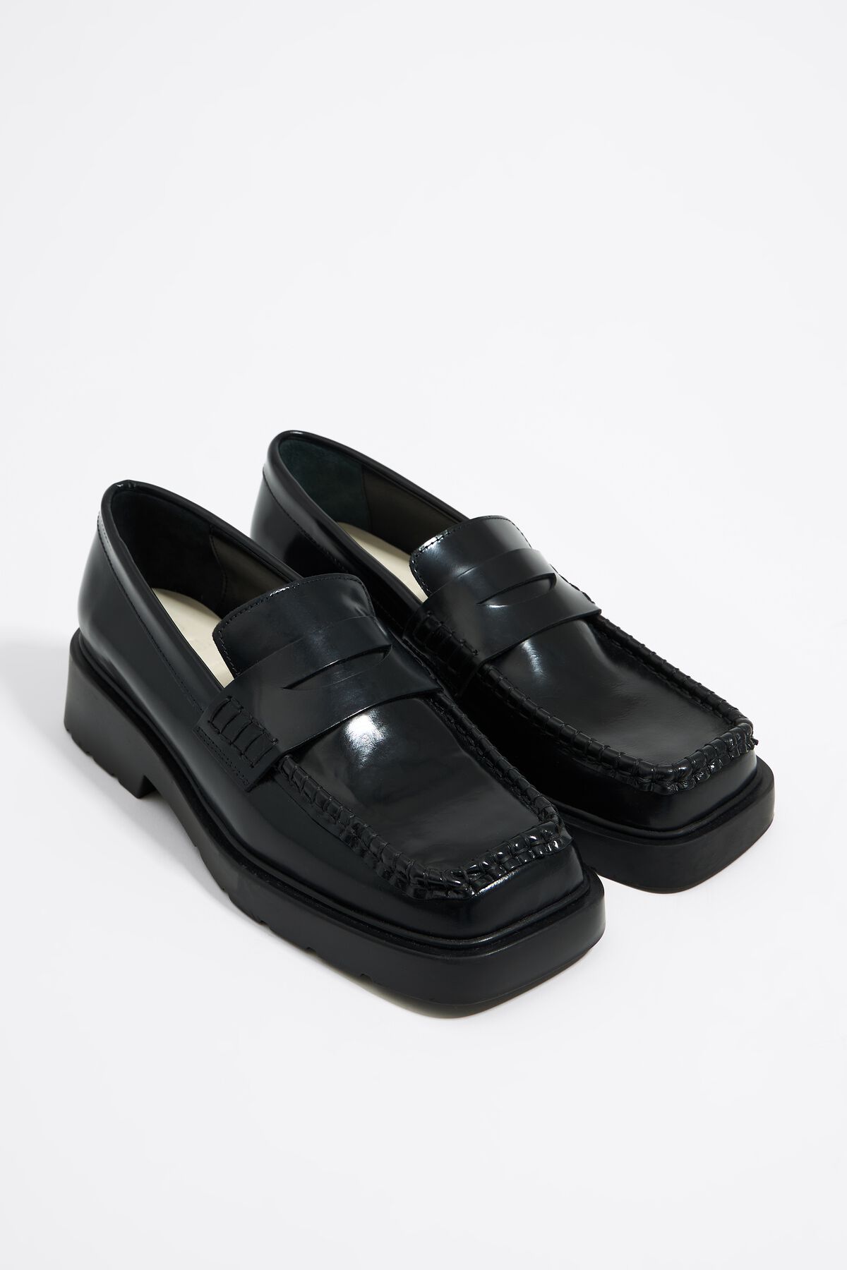 Mocassim de couro preto brilhante