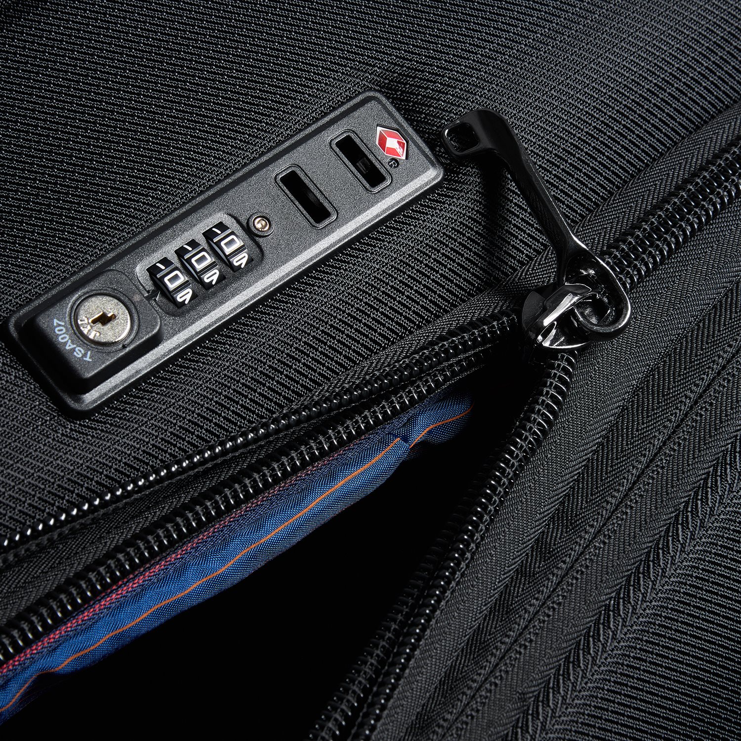 Delsey Montmartre Air 2.0 Trolley L Expandable black