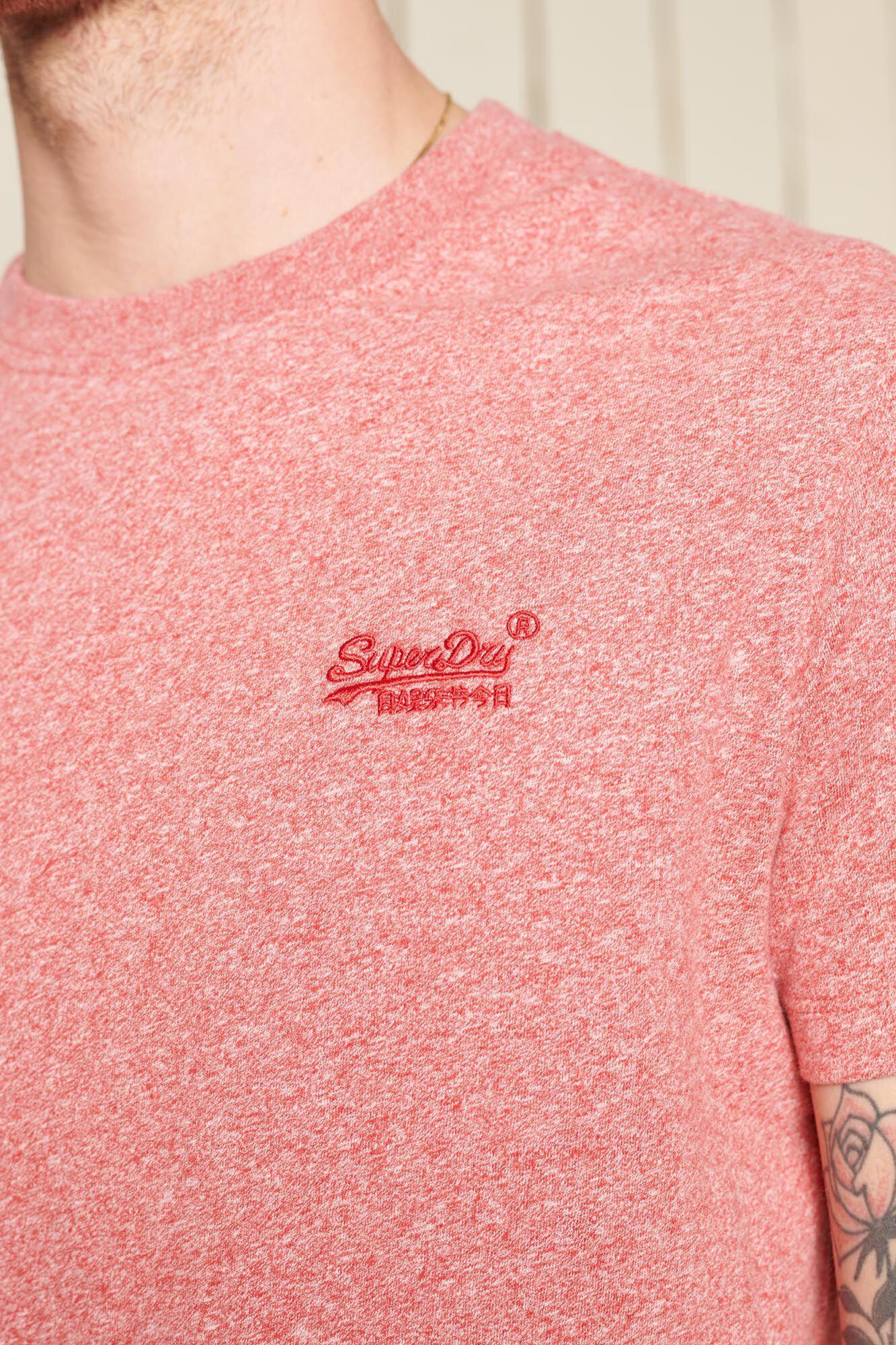 Camiseta de algodão orgânico com logo vintage bordado - vermelha