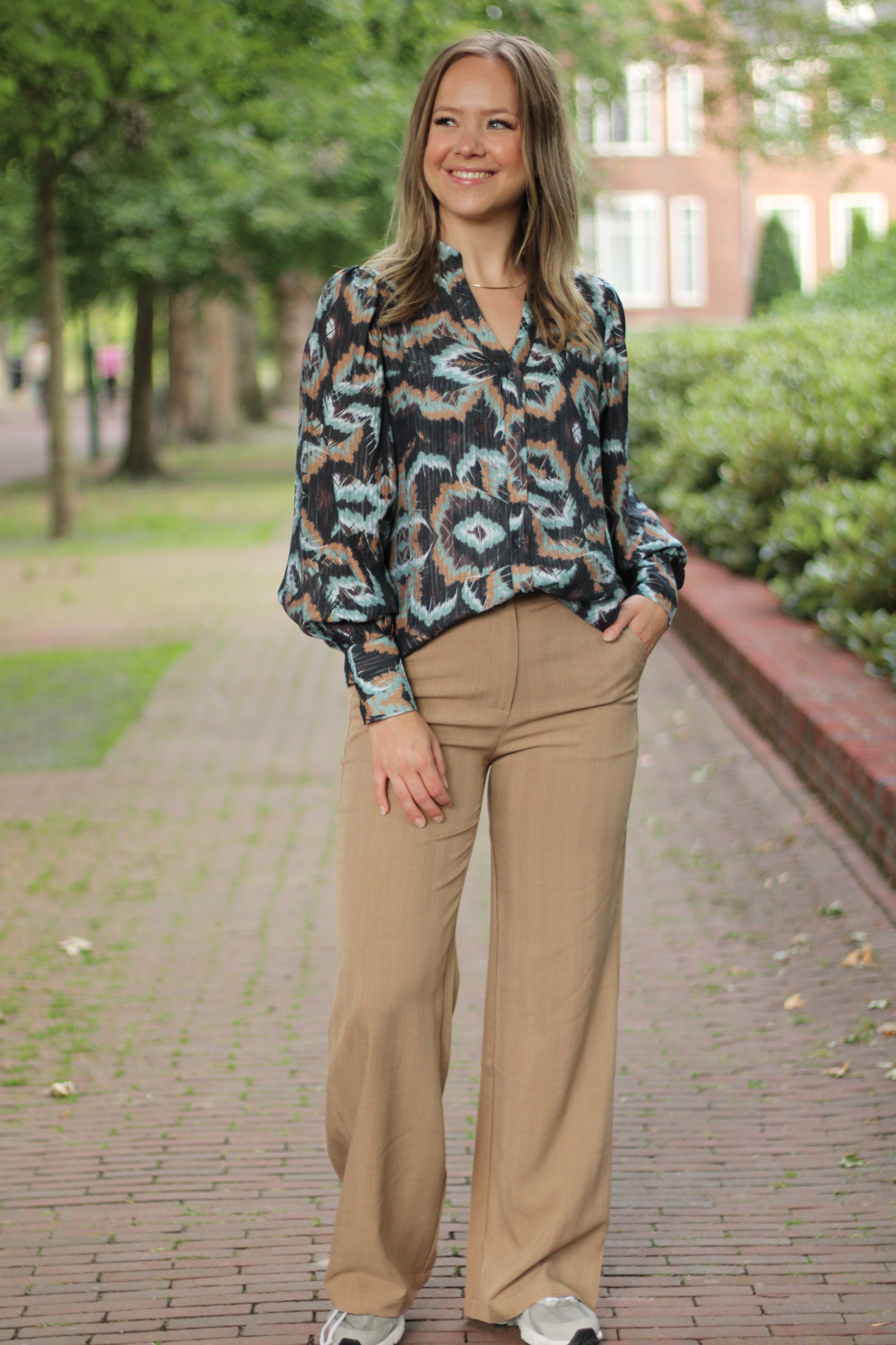 C&S The Label - Babette Blouse - Dark Gray/Light Camel