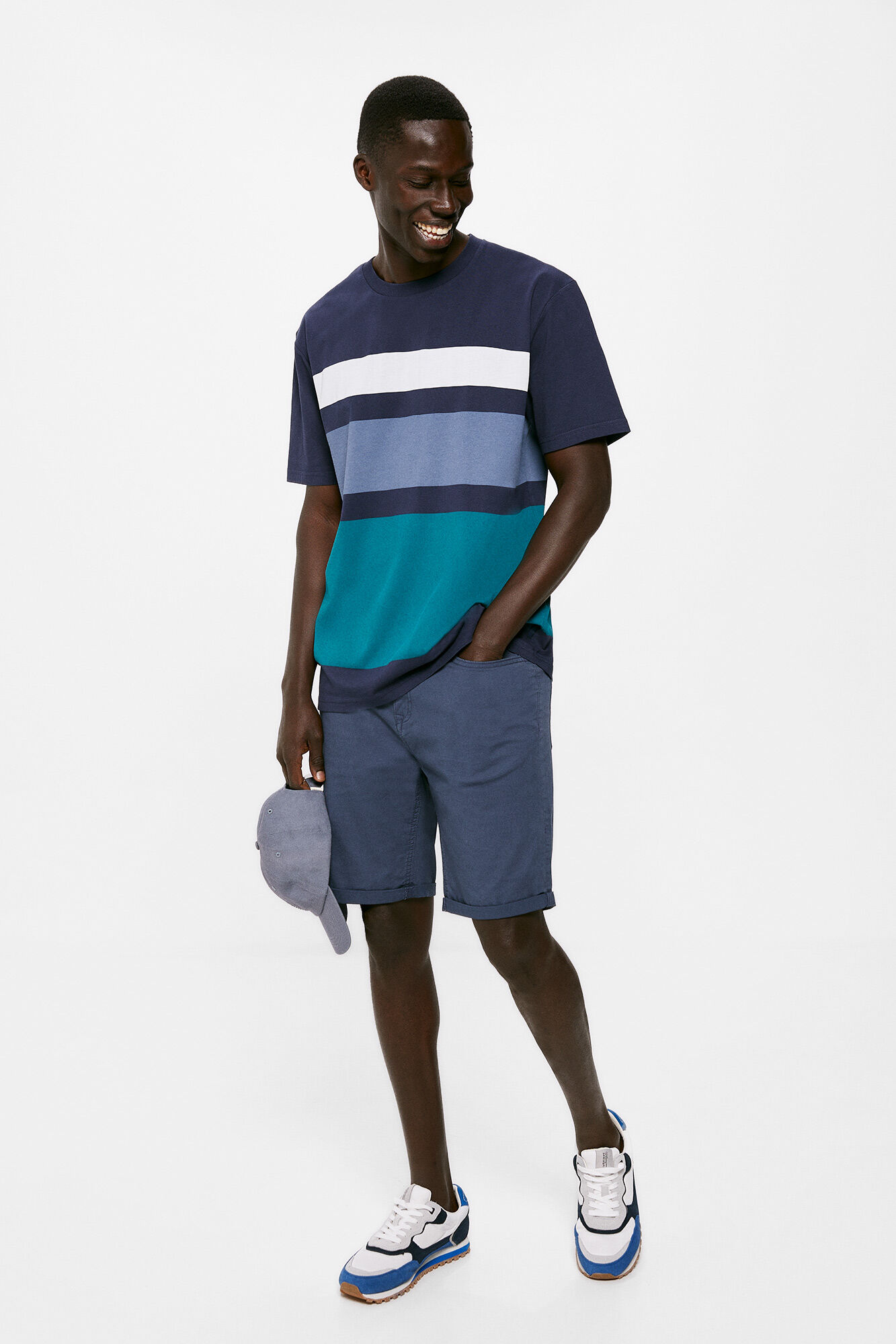Camiseta com blocos de cores - azul escuro