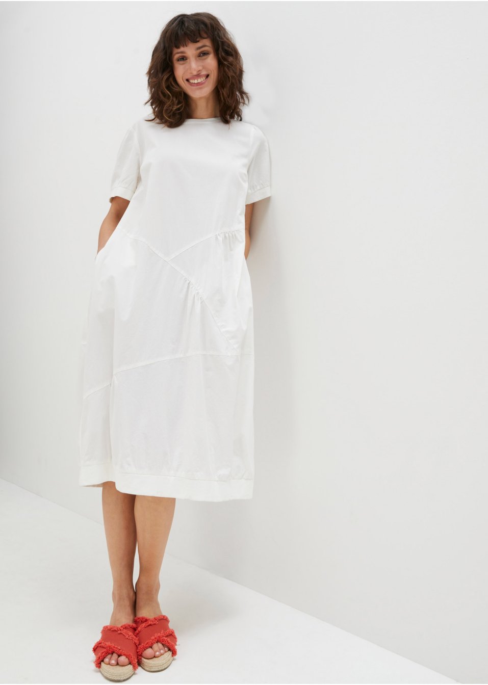 Robe avec poches latérales, forme en O