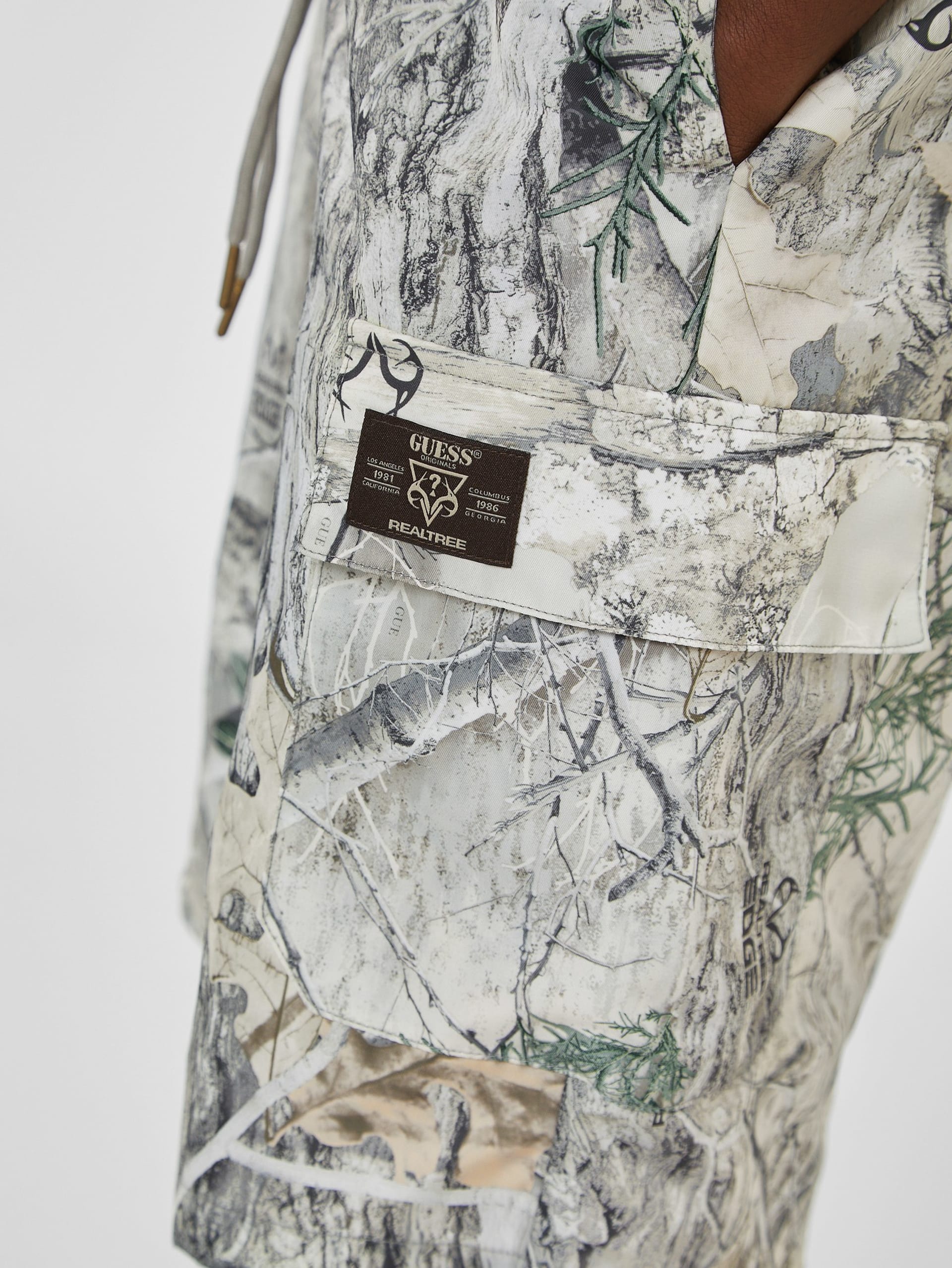 Calções cargo de nylon GUESS Originals x RealTree