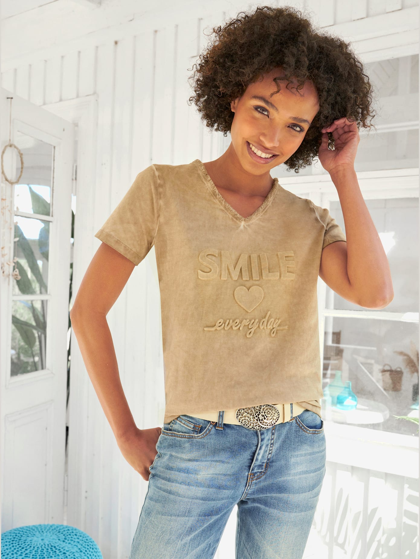 T-shirt motif gaufré tendance devant