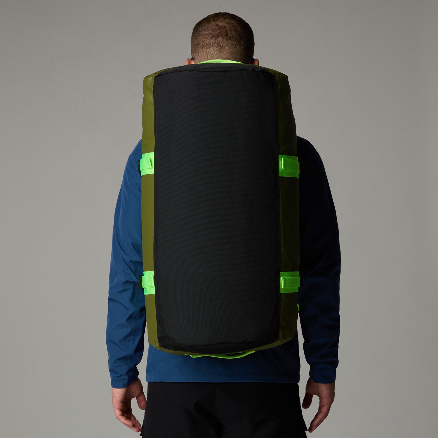 The North Face Base Camp Duffel M forest olive/safety grey