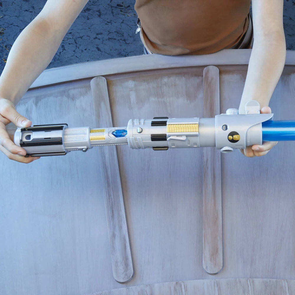 STAR WARS -LIGHT SABER FORGE SABRE ELECTRONIQUE
