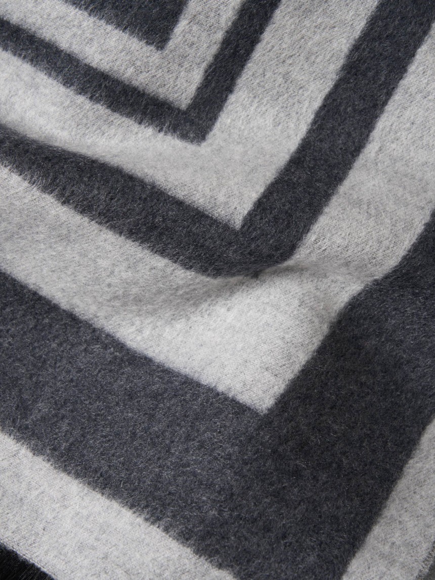 Poncho em jacquard com mistura de lã