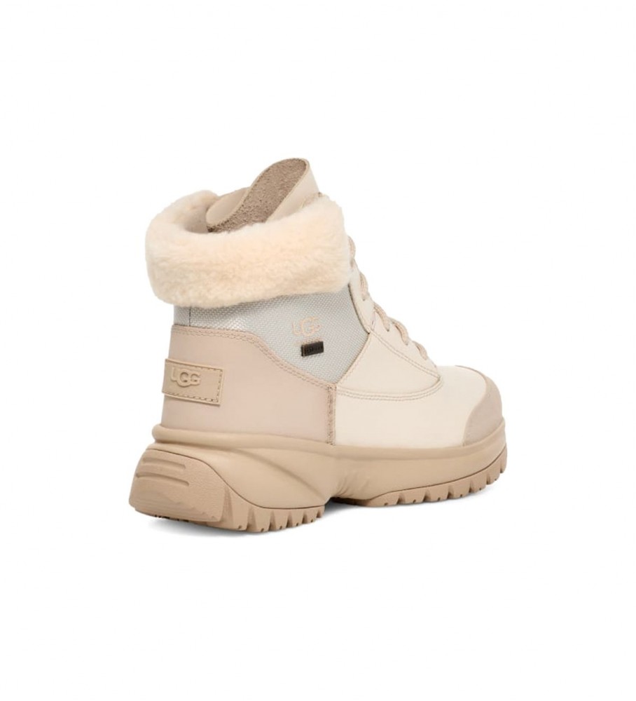 Botas UGG Yose Fluff, brancas e bege