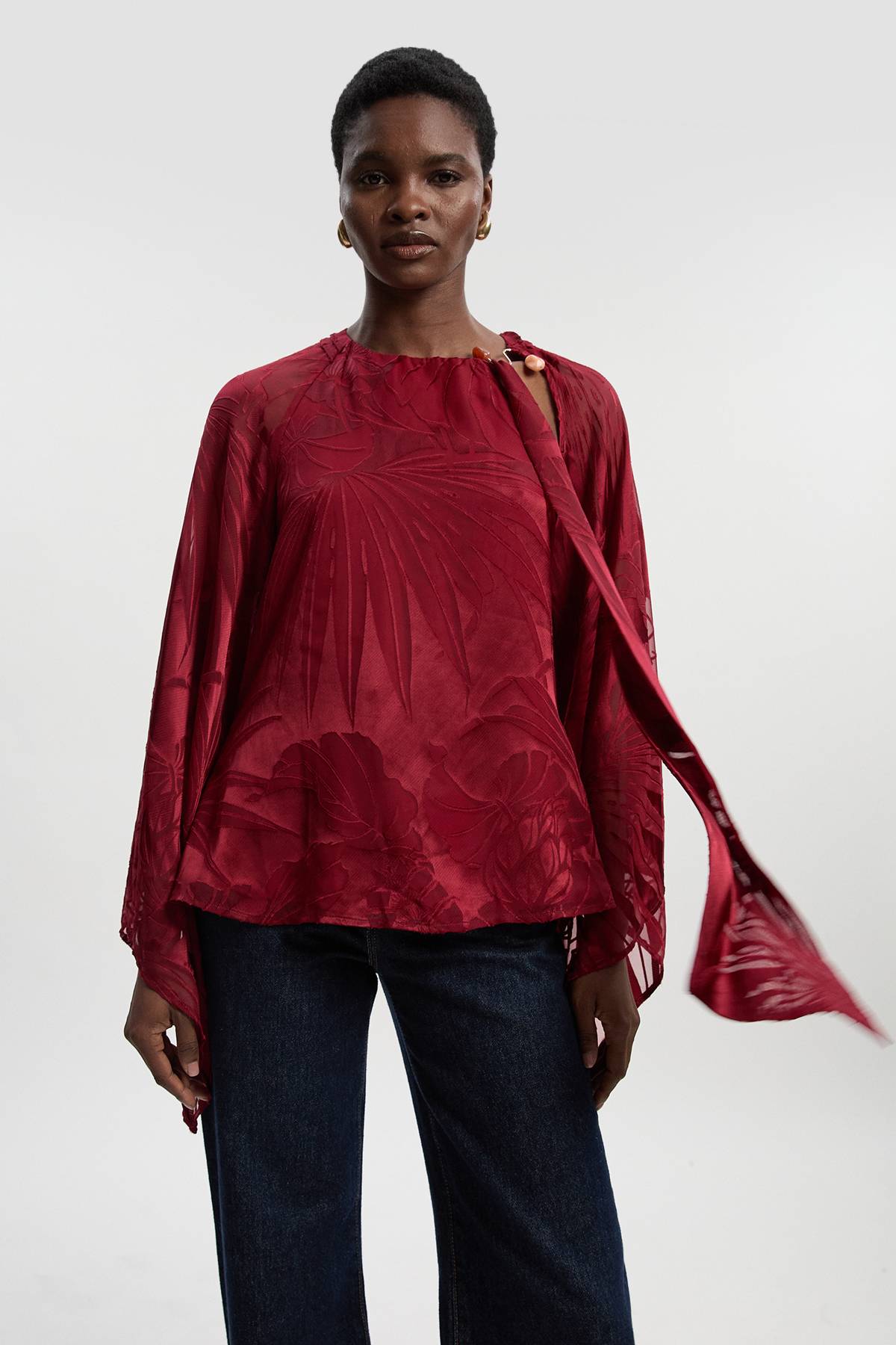 KarenMillen Blouse Tissée Dévorée à Manches Évasées avec Détail de Finition