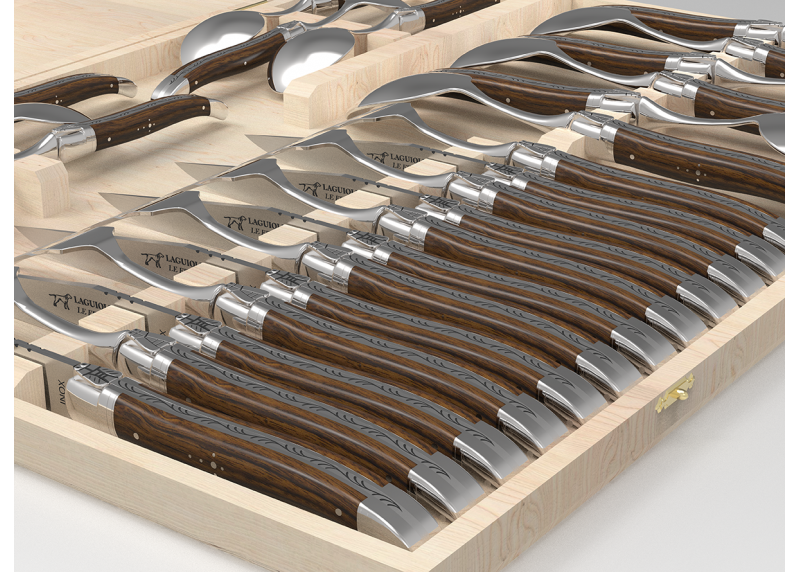 Service Laguiole de 24 pièces avec un manche en bois de noyer et mitres en acier inoxydable