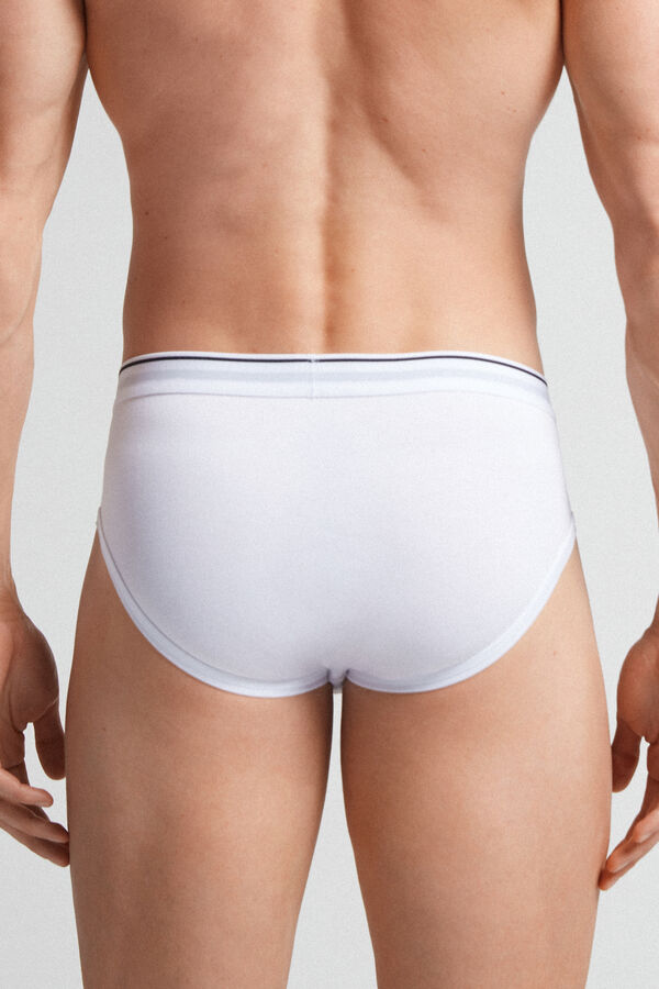 Cuecas de algodão Supima com elasticidade visível.