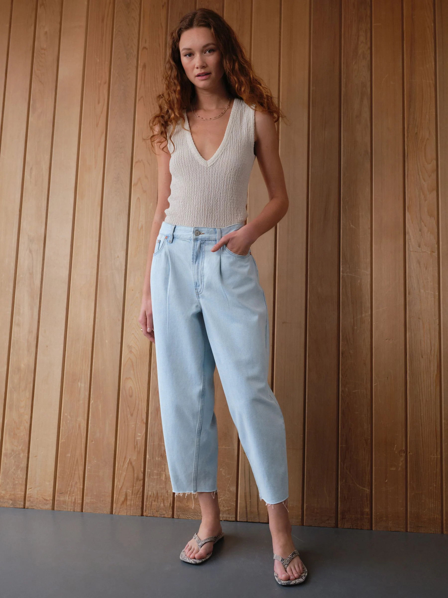 Gebleekt - Cropped Barrel jeans met ronde pijpen