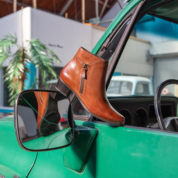 Hush Puppies leren dames enkellaarsjes met hak