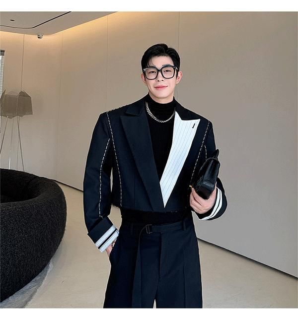 Adotuastic - Tweekleurige cropped blazer met één knoop