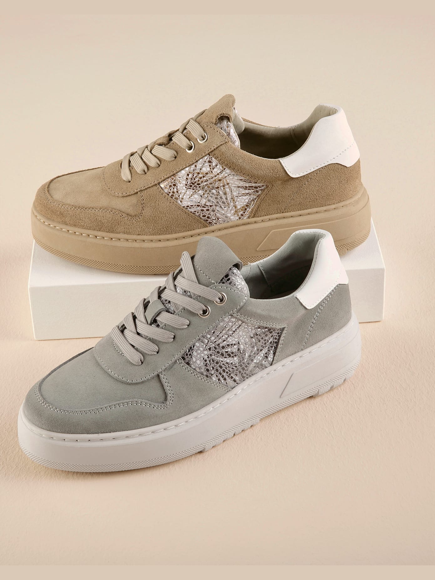 Baskets cuir velours de vache.