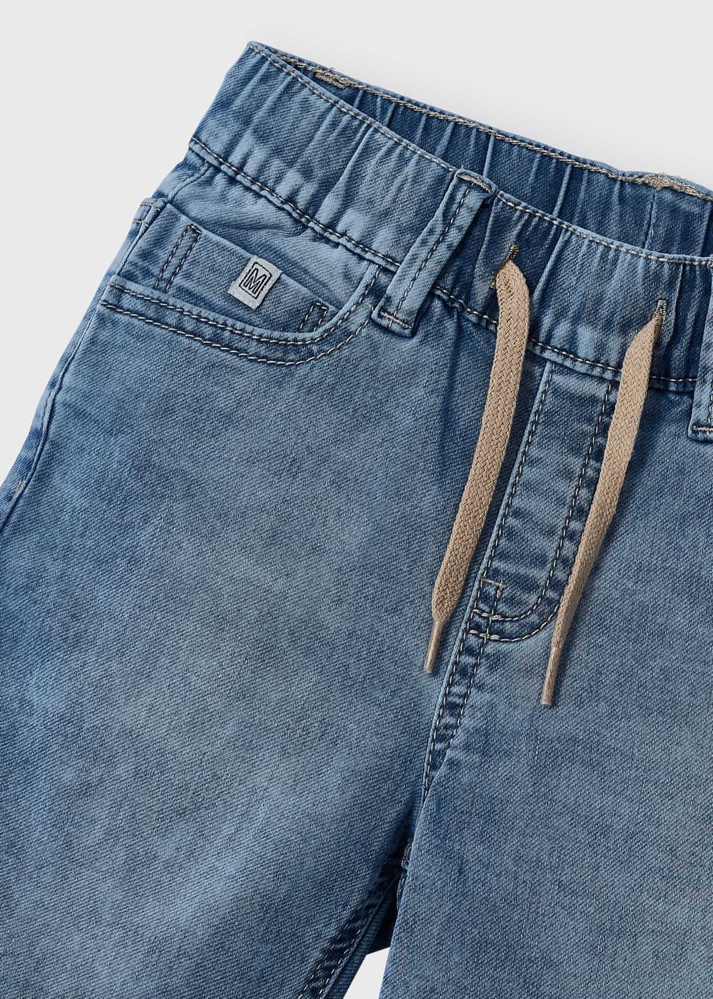 Bermuda jeans feita com algodão sustentável para meninos