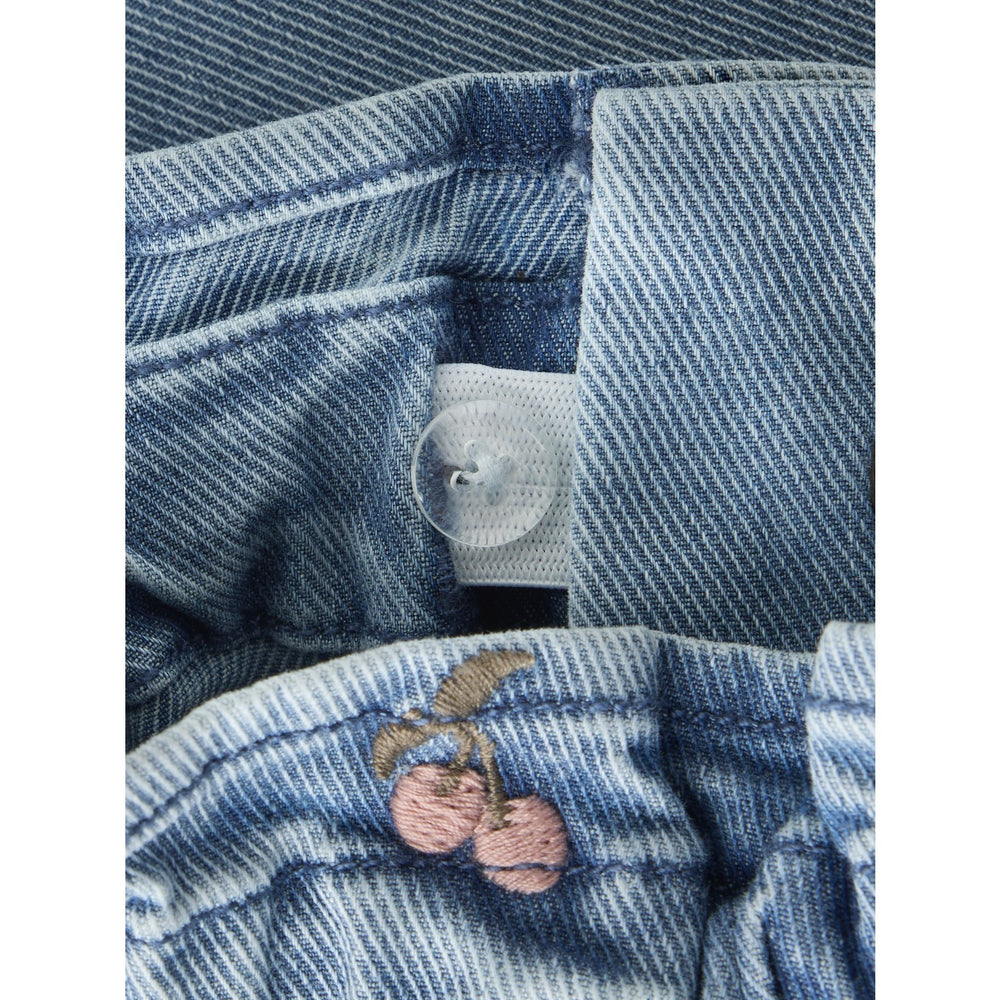 Køb Lil'Atelier Medium Blue Denim Cherry Nmfdeva Loose Emb Jeans 2024-Es Lil