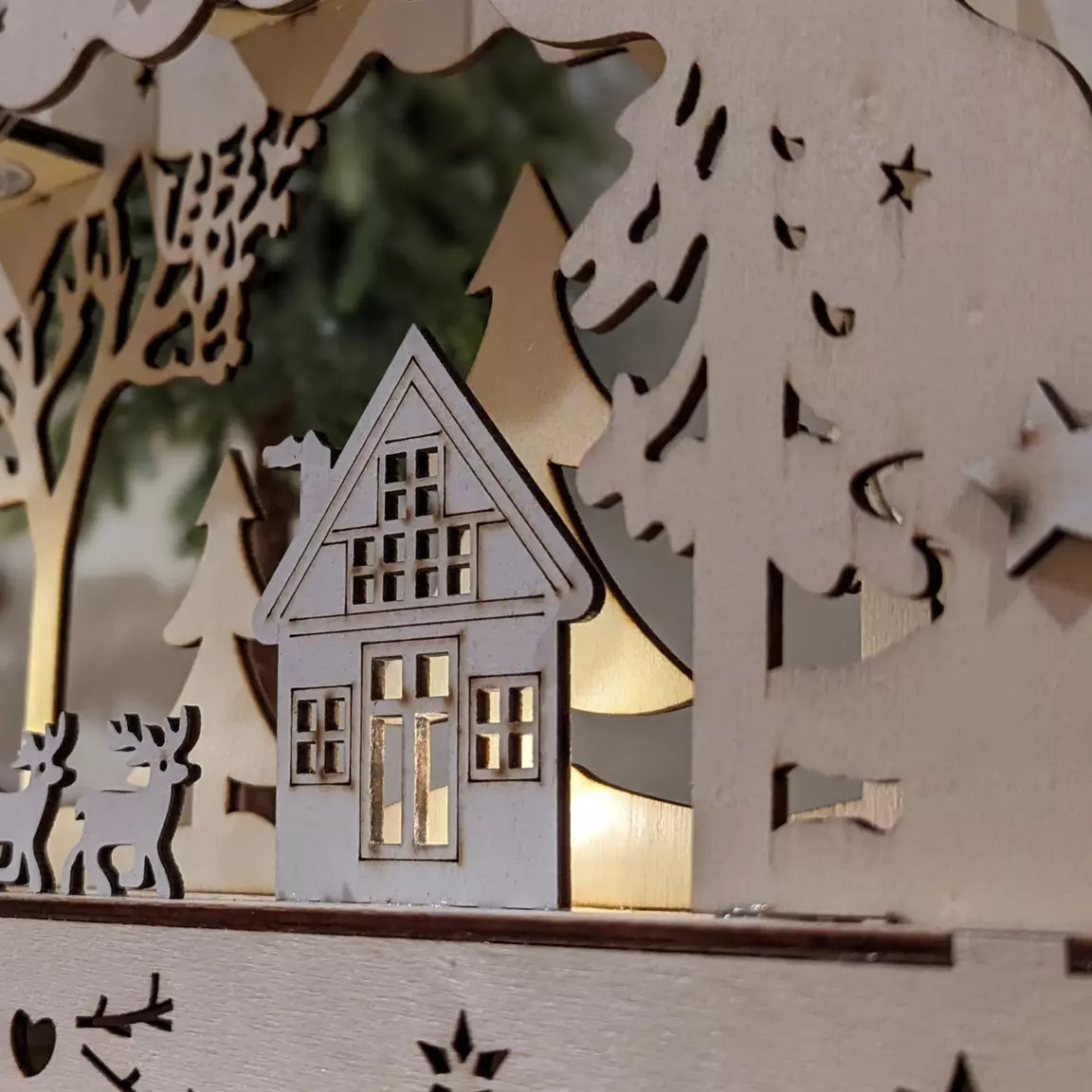 Décor lumineux à piles 7 LED (H33 cm) Village bougies Blanc chaud