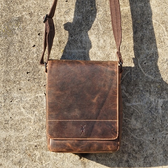 RV Umhänger Handtasche mit Überschlag .780 cognac