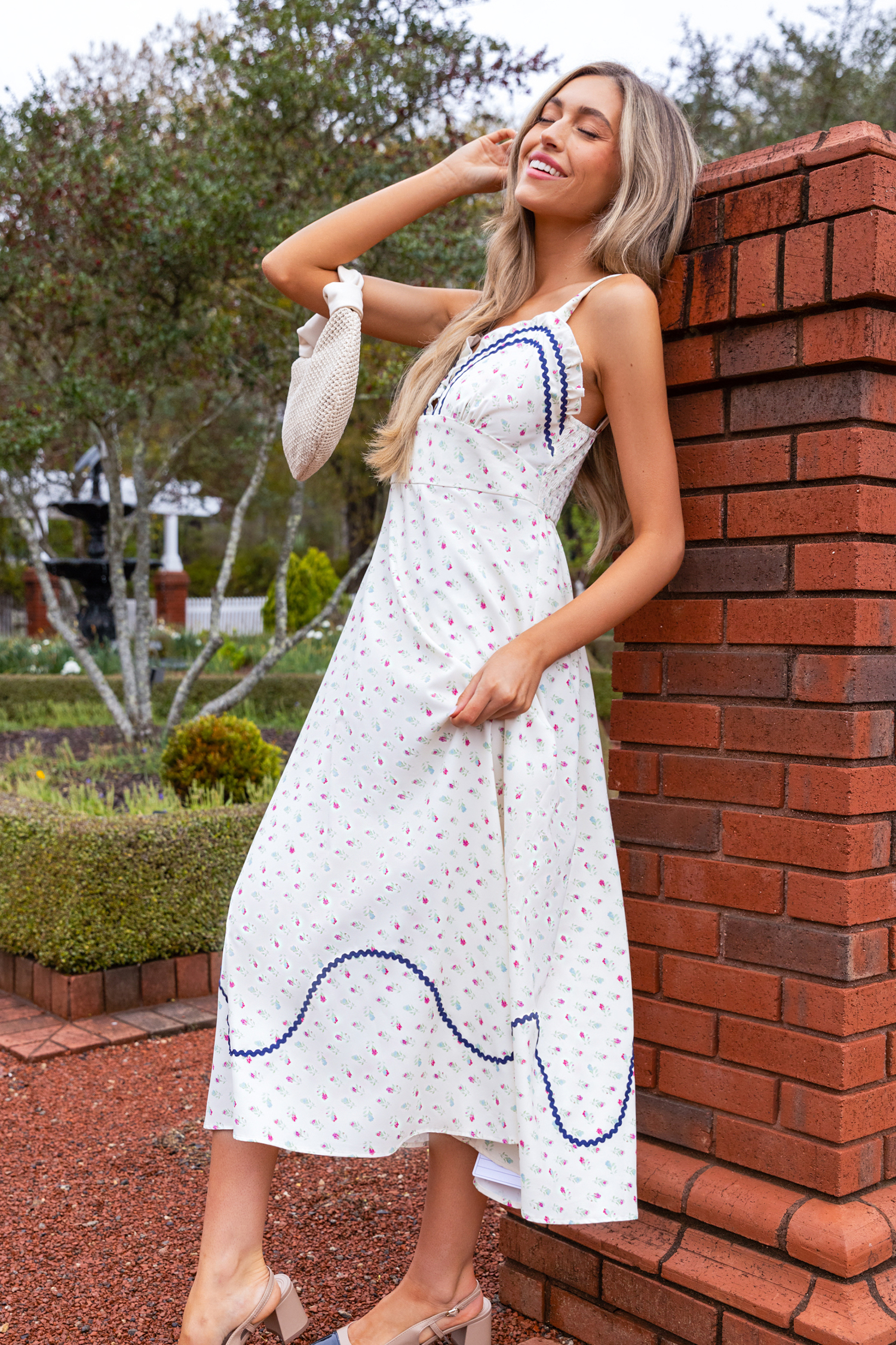 Robe maxi à fleurs et col en cœur