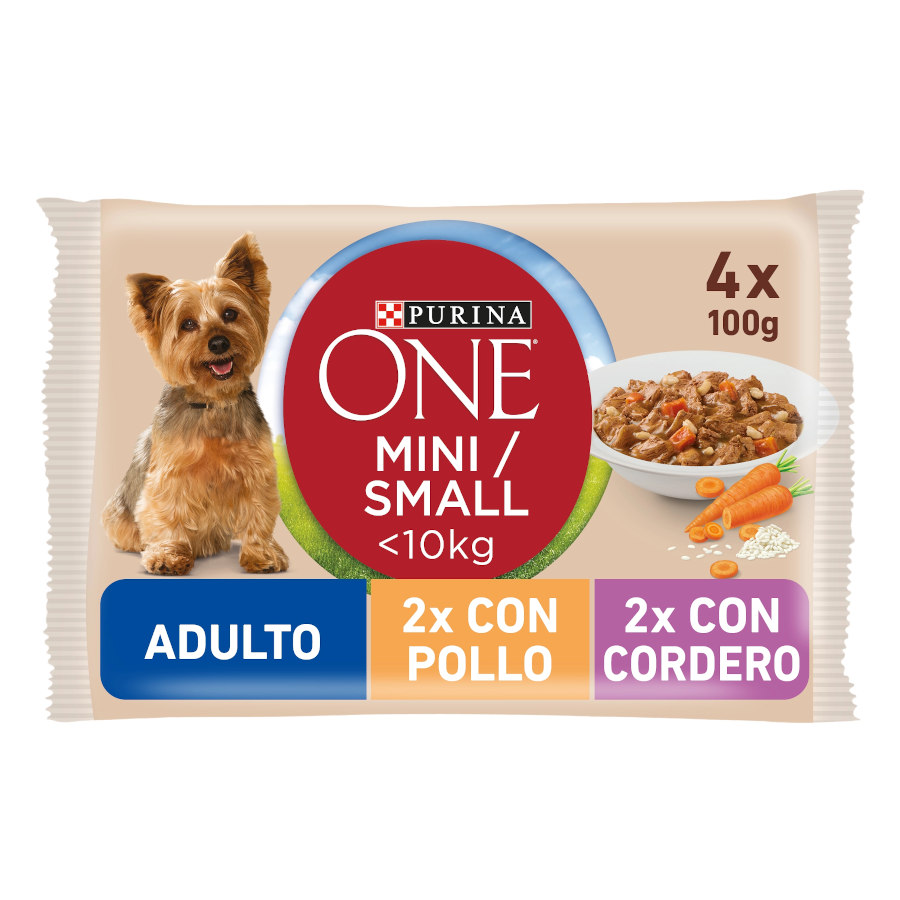 Um sachê Mini Pequeno para Adultos com sabor de frango e cordeiro ao molho para cães.